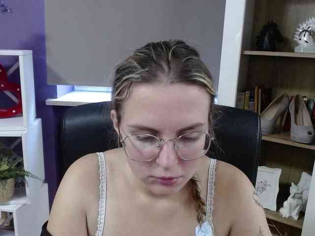 Soft-Zoey webcam