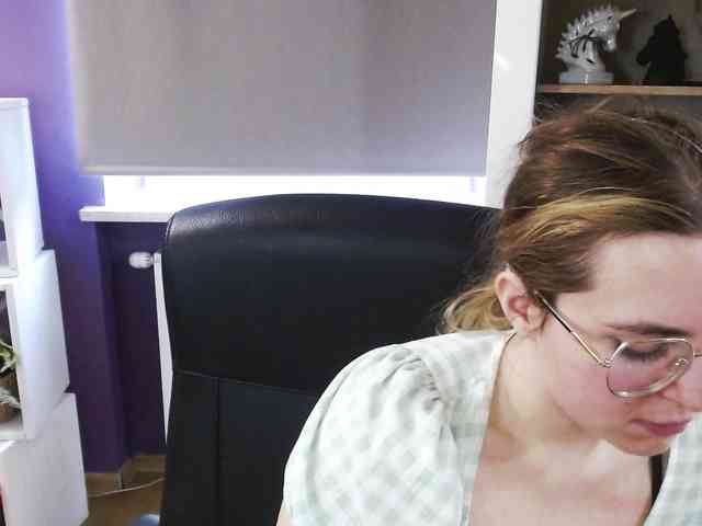 Soft-Zoey webcam