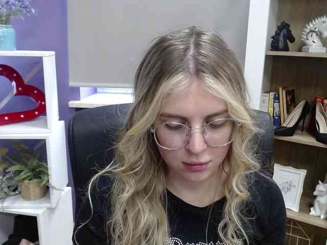 Soft-Zoey webcam