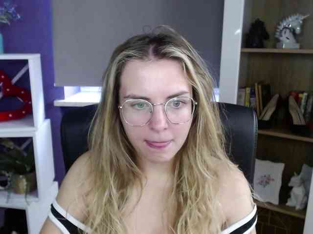 Soft-Zoey webcam
