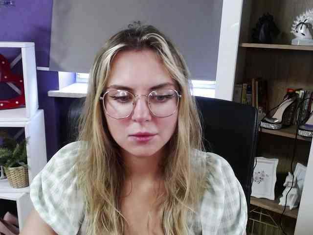 Soft-Zoey webcam