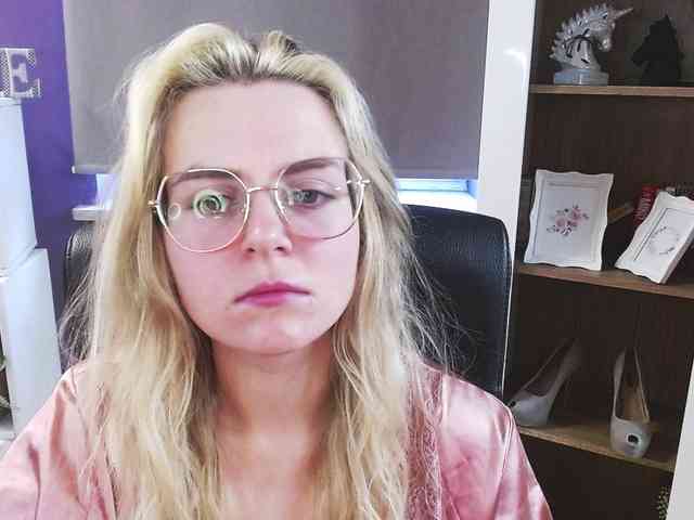 Soft-Zoey webcam
