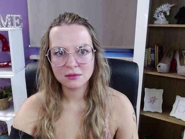 Soft-Zoey webcam