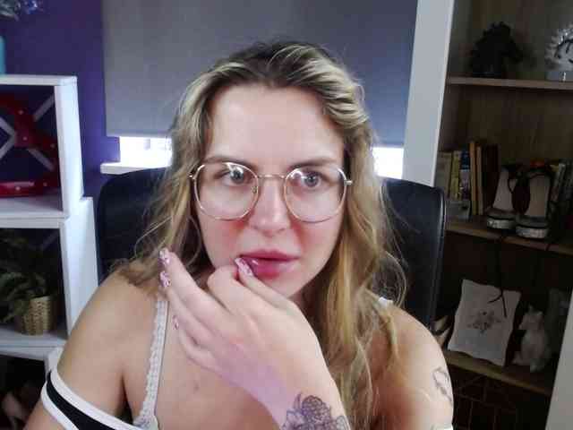 Soft-Zoey webcam