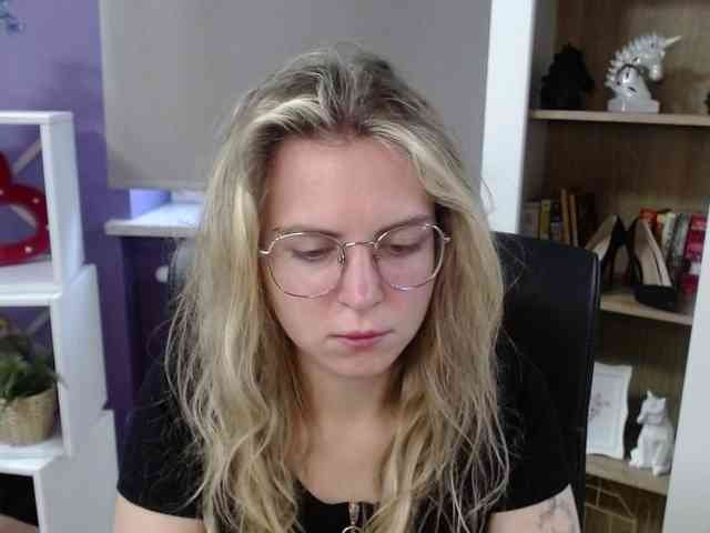 Soft-Zoey webcam