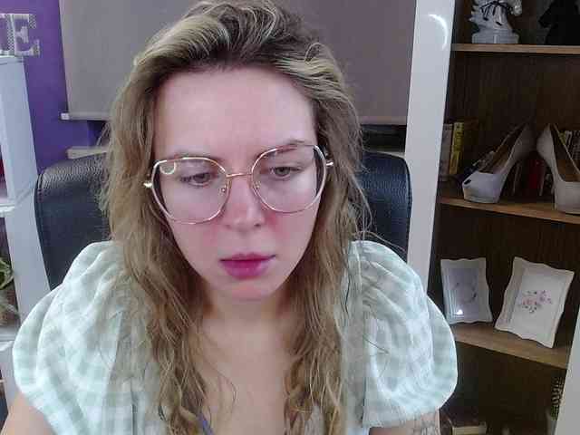Soft-Zoey webcam