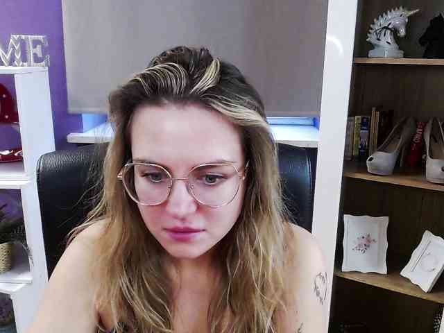 Soft-Zoey webcam