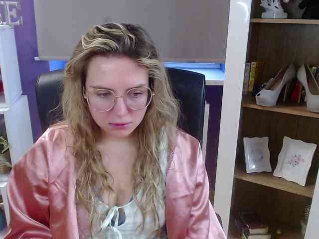 Soft-Zoey webcam