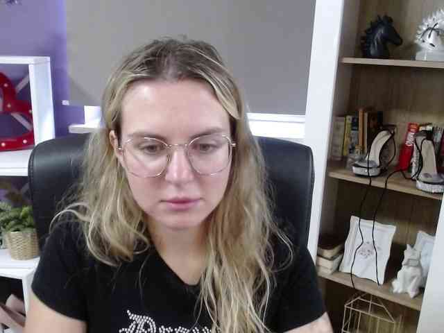 Soft-Zoey webcam