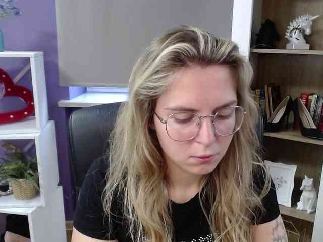 Soft-Zoey webcam