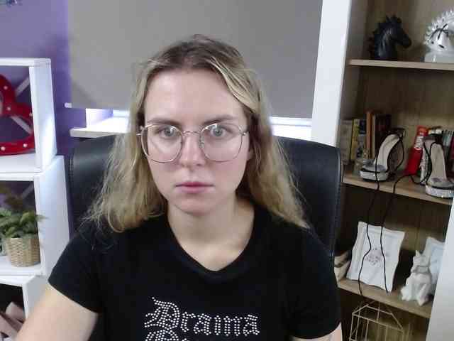 Soft-Zoey webcam