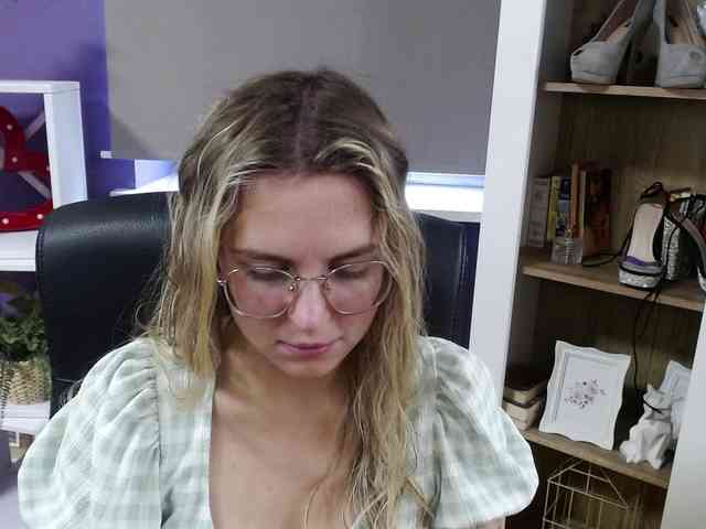 Soft-Zoey webcam