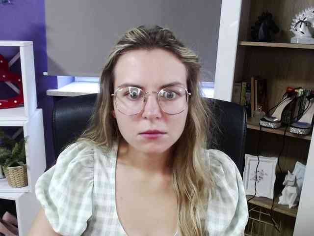 Soft-Zoey webcam