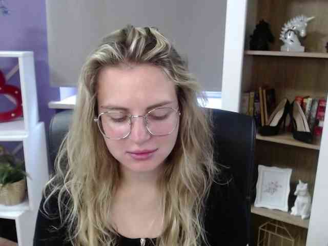 Soft-Zoey webcam