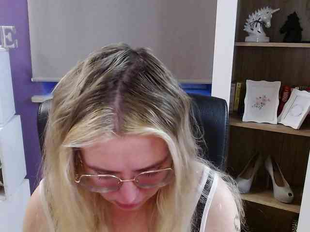 Soft-Zoey webcam