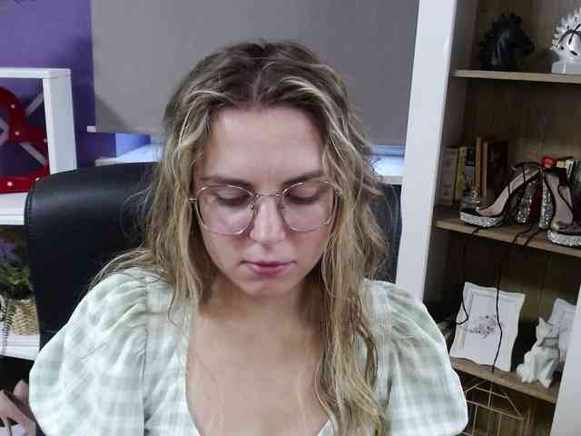 Soft-Zoey webcam