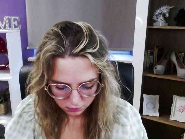 Soft-Zoey webcam