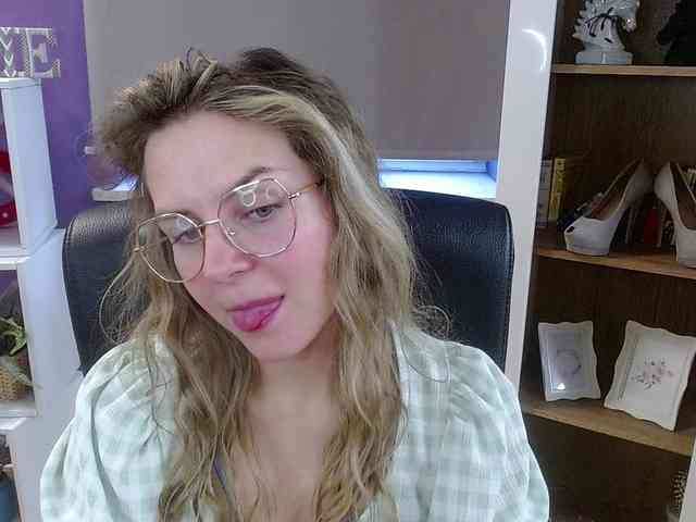 Soft-Zoey webcam