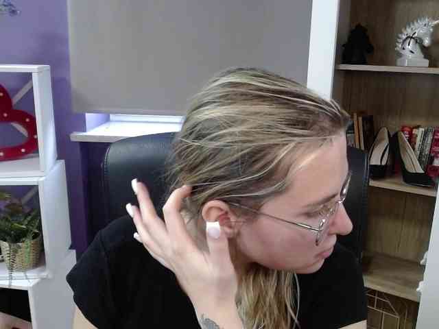 Soft-Zoey webcam
