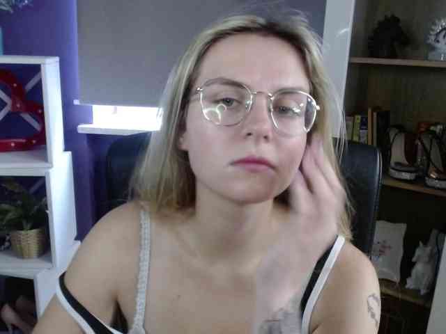 Soft-Zoey webcam