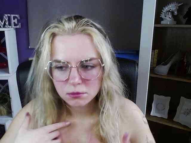 Soft-Zoey webcam