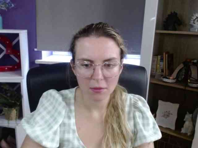 Soft-Zoey webcam