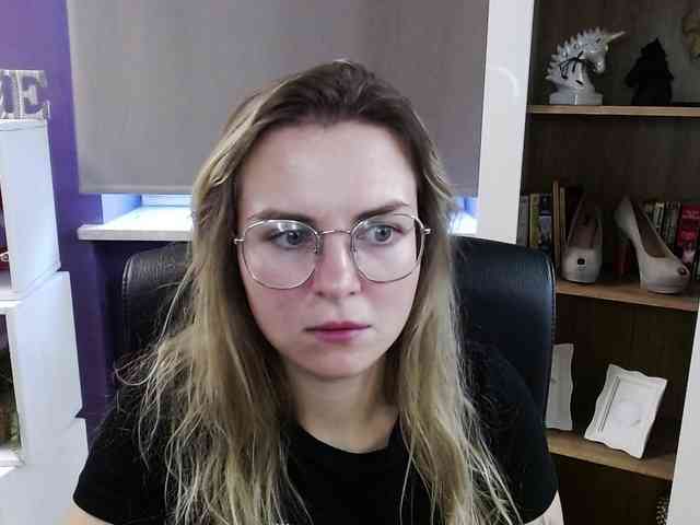 Soft-Zoey webcam