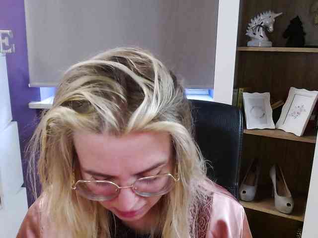 soft-zoey Live Webcam on BongaCams