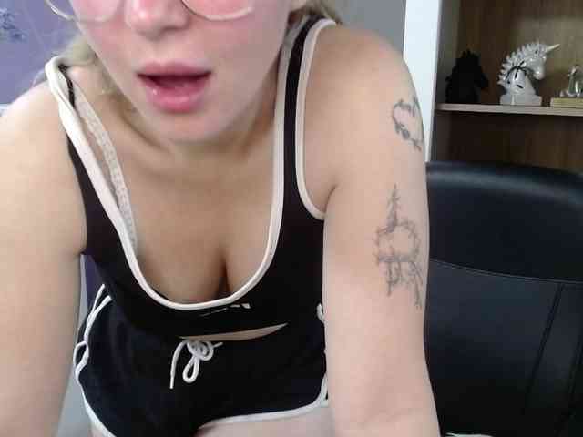 Soft-Zoey webcam