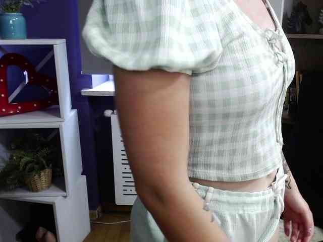 Soft-Zoey webcam