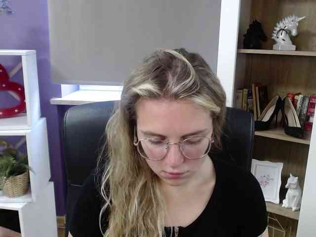 Soft-Zoey webcam