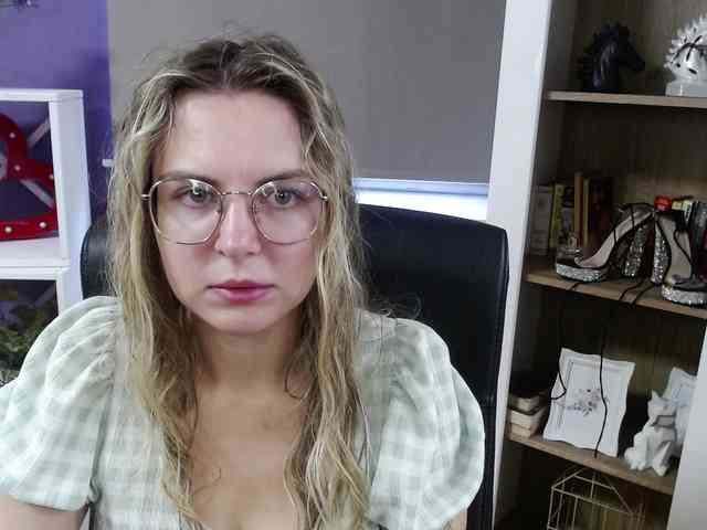 Soft-Zoey webcam