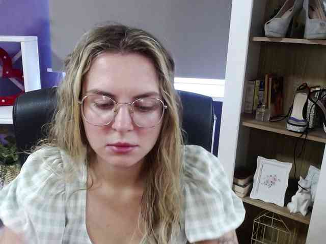 Soft-Zoey webcam