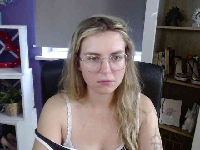 Soft-Zoey webcam