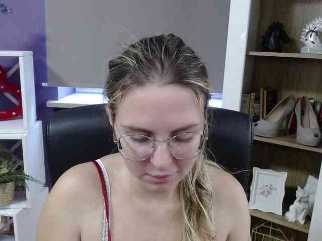 Soft-Zoey webcam
