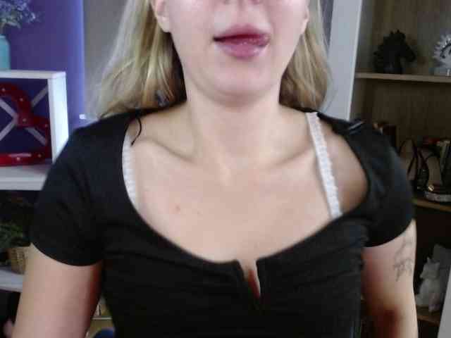 Soft-Zoey webcam