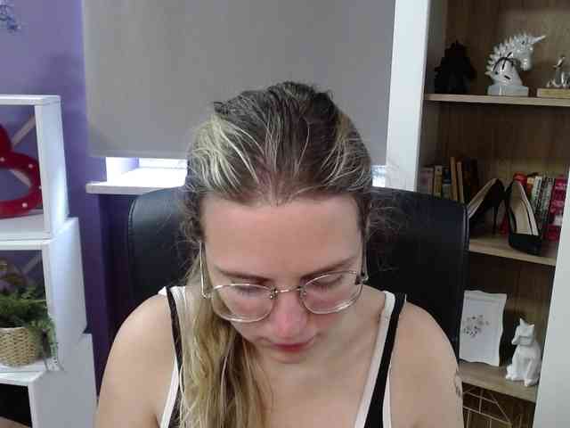 Soft-Zoey webcam