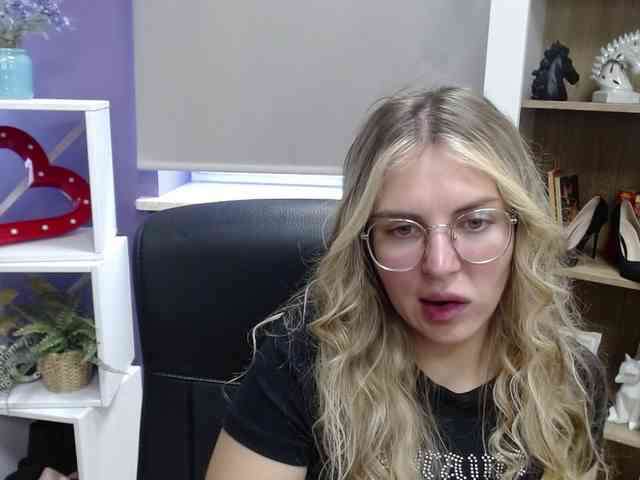 Soft-Zoey webcam