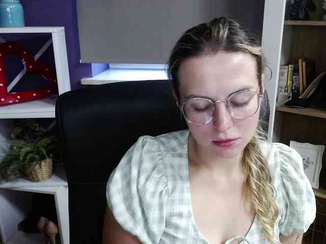 Soft-Zoey webcam