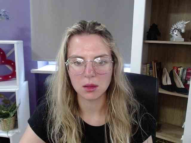 Soft-Zoey webcam