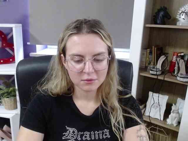 Soft-Zoey webcam