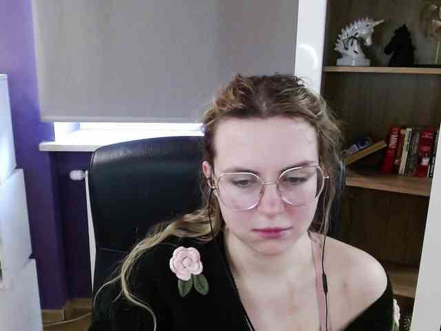 Soft-Zoey webcam
