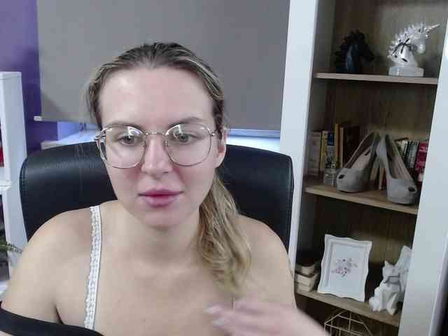 Soft-Zoey webcam