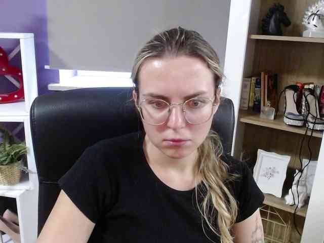 Soft-Zoey webcam