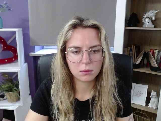 Soft-Zoey webcam