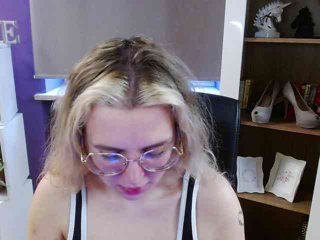 Soft-Zoey webcam