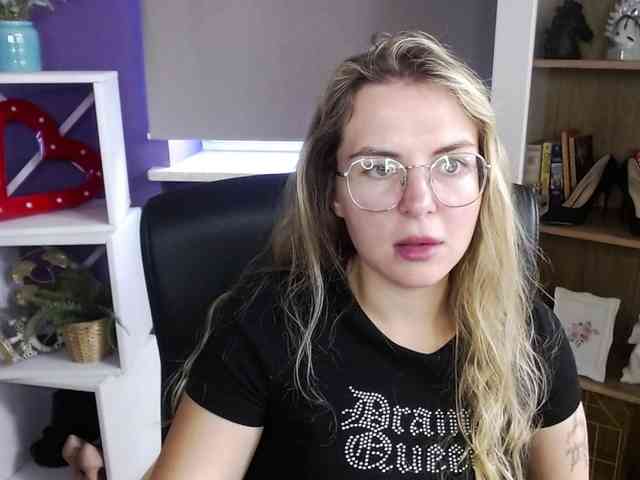 Soft-Zoey webcam