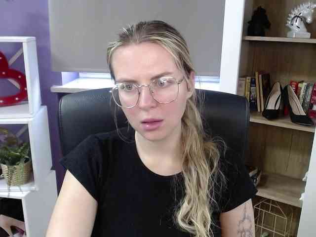 Soft-Zoey webcam