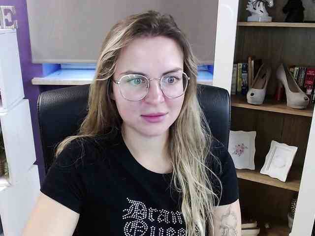 Soft-Zoey webcam