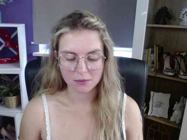 Soft-Zoey webcam